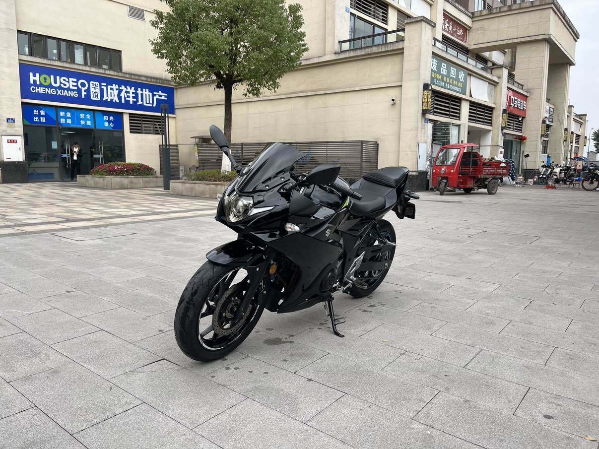 豪爵铃木 GSX250R
