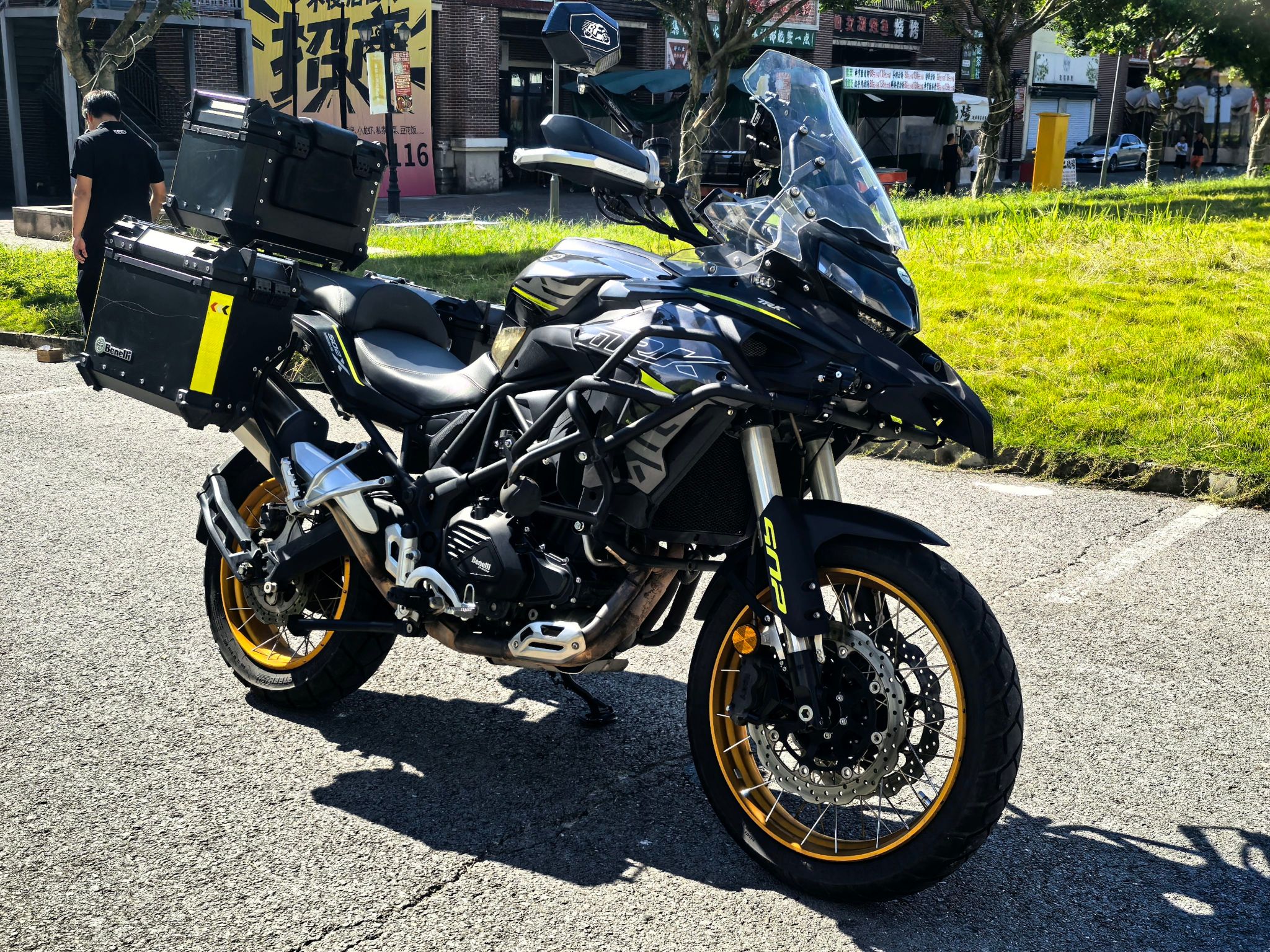 贝纳利 金鹏 TRK502