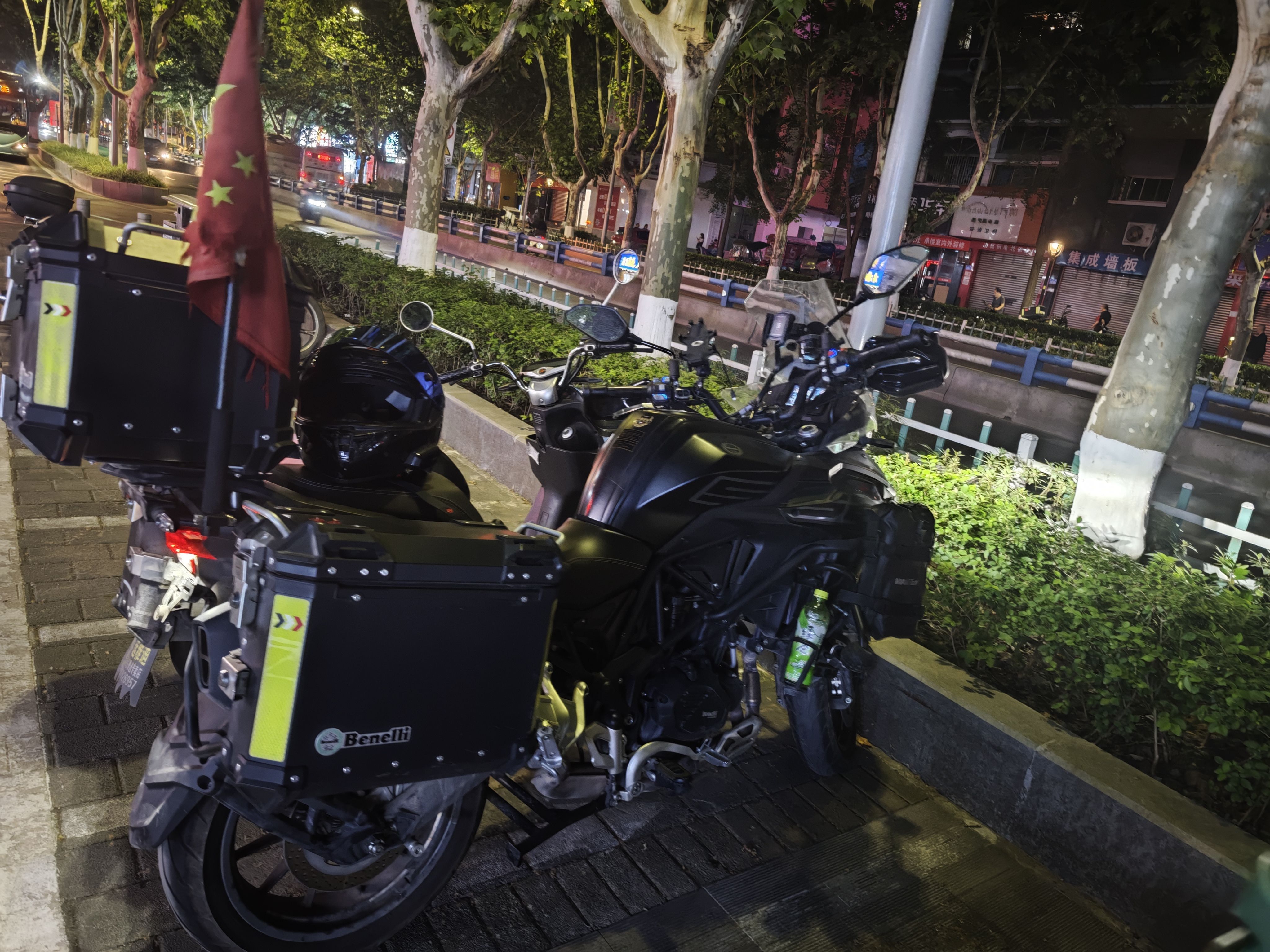 贝纳利 TRK552
