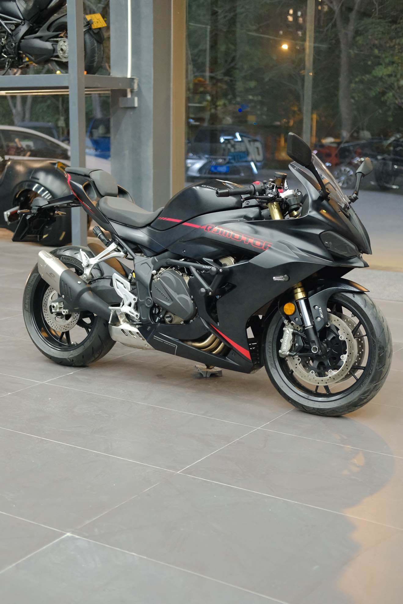 QJMOTOR 赛600
