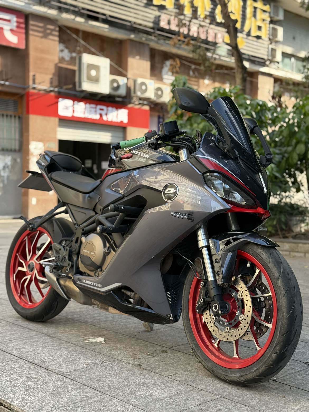 QJMOTOR 赛400