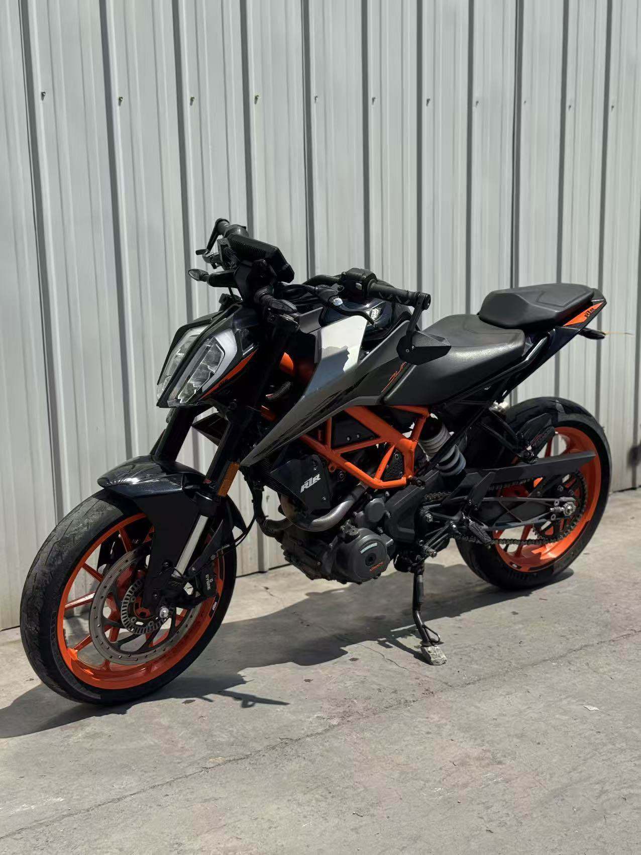 KTMR2R 390 Duke
