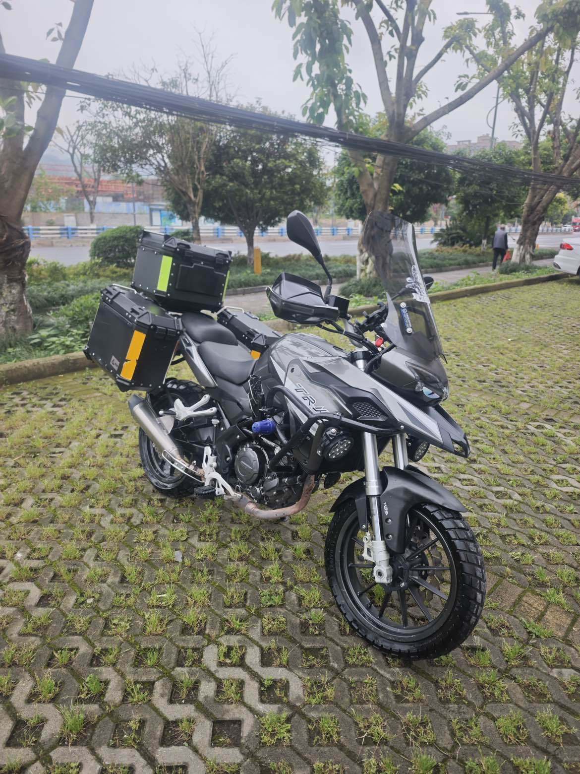 贝纳利 金鹏 TRK251