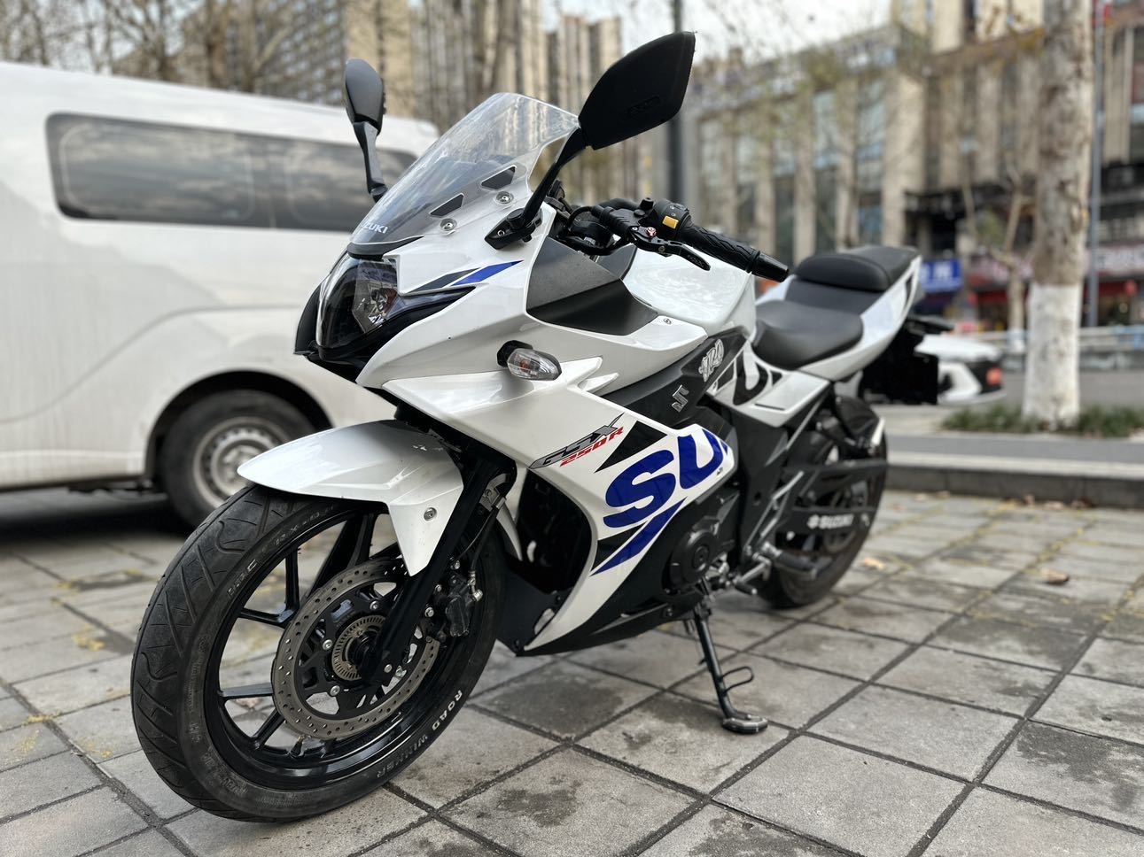豪爵铃木 GSX250R