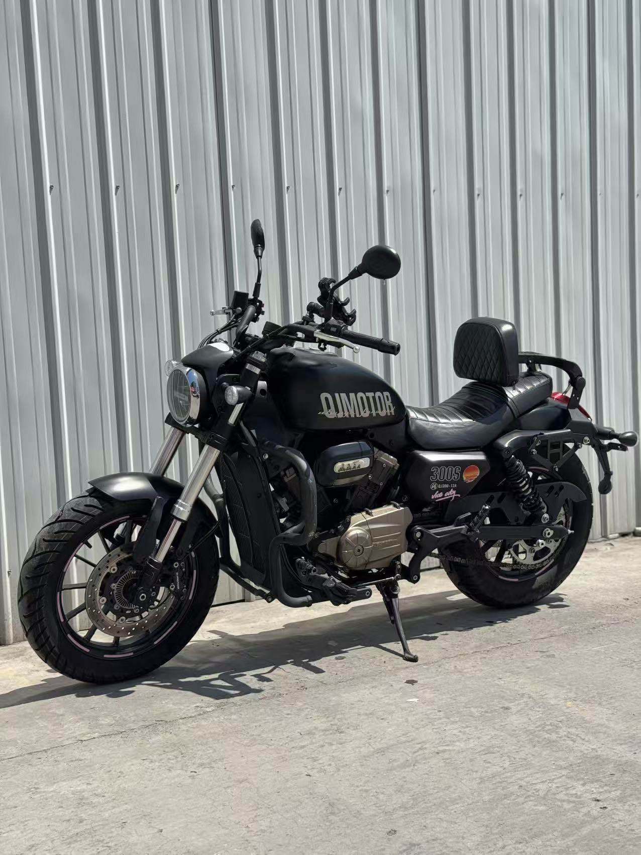 QJMOTOR 闪300S