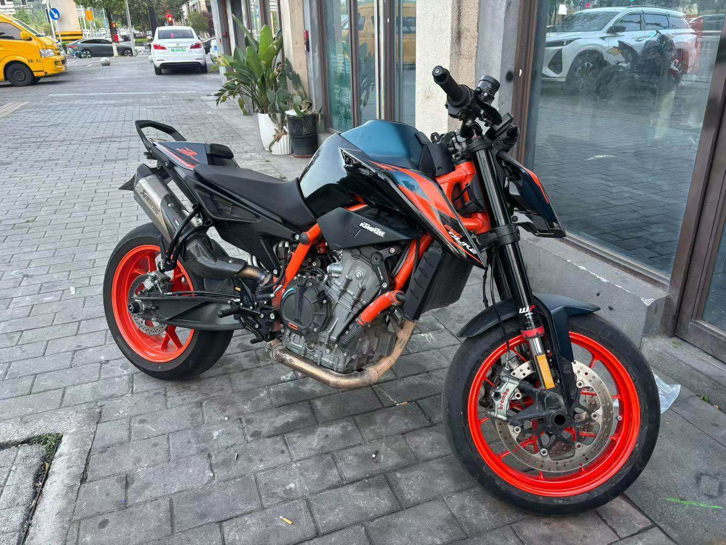 KTMR2R 890 Duke