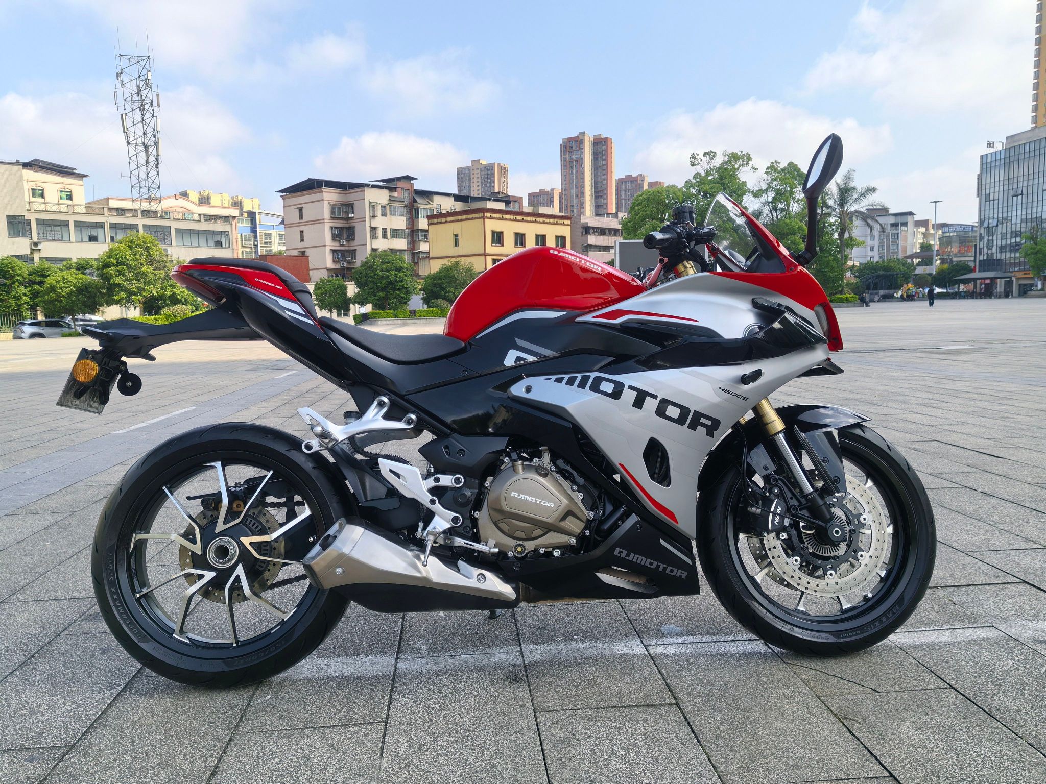 QJMOTOR 赛450