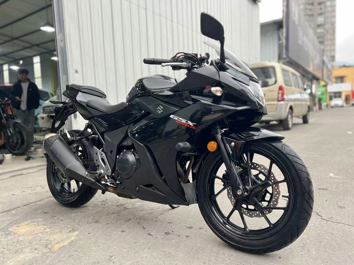 豪爵铃木 GSX250R