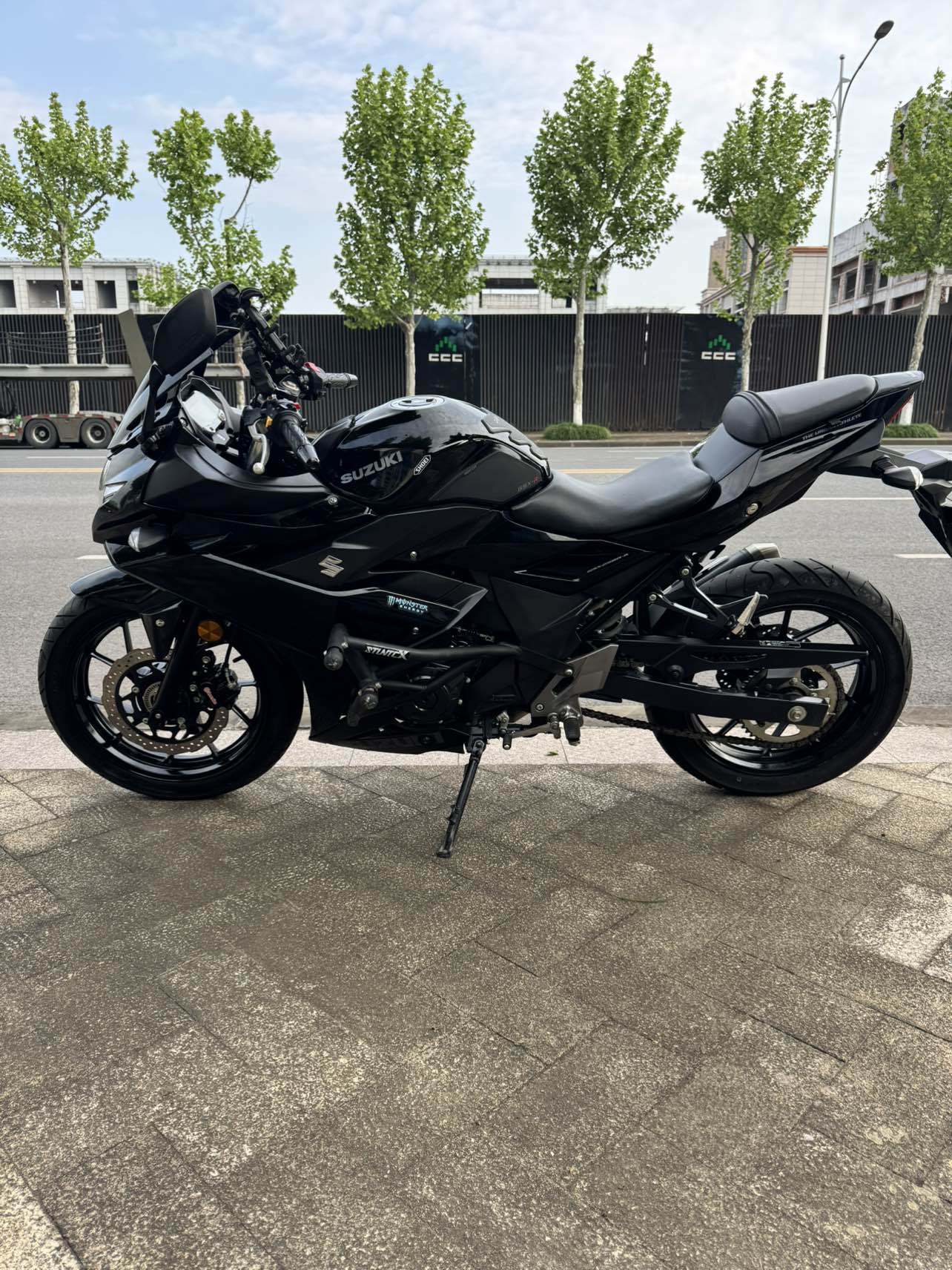 豪爵铃木 GSX250R