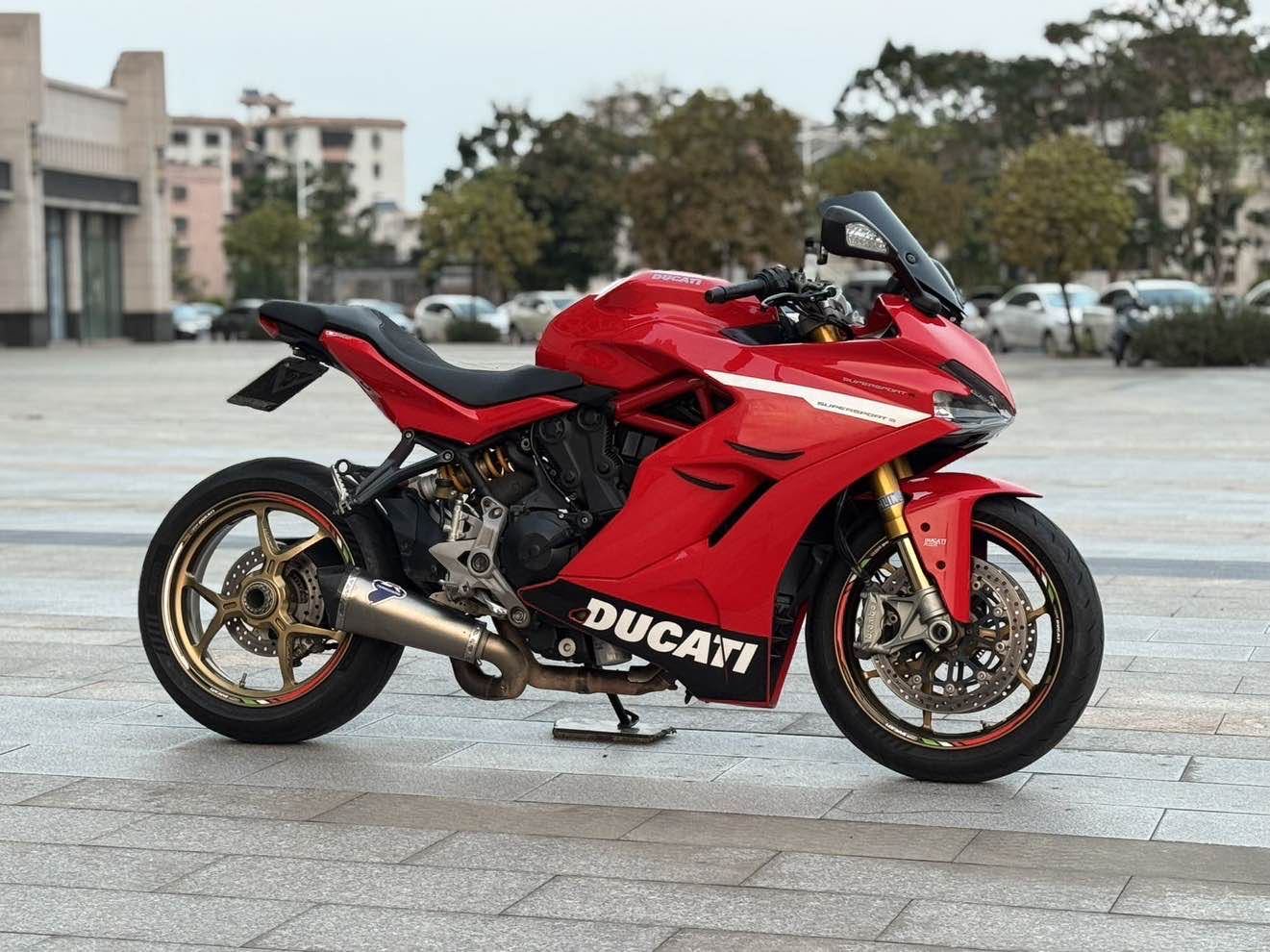 杜卡迪 SuperSport
