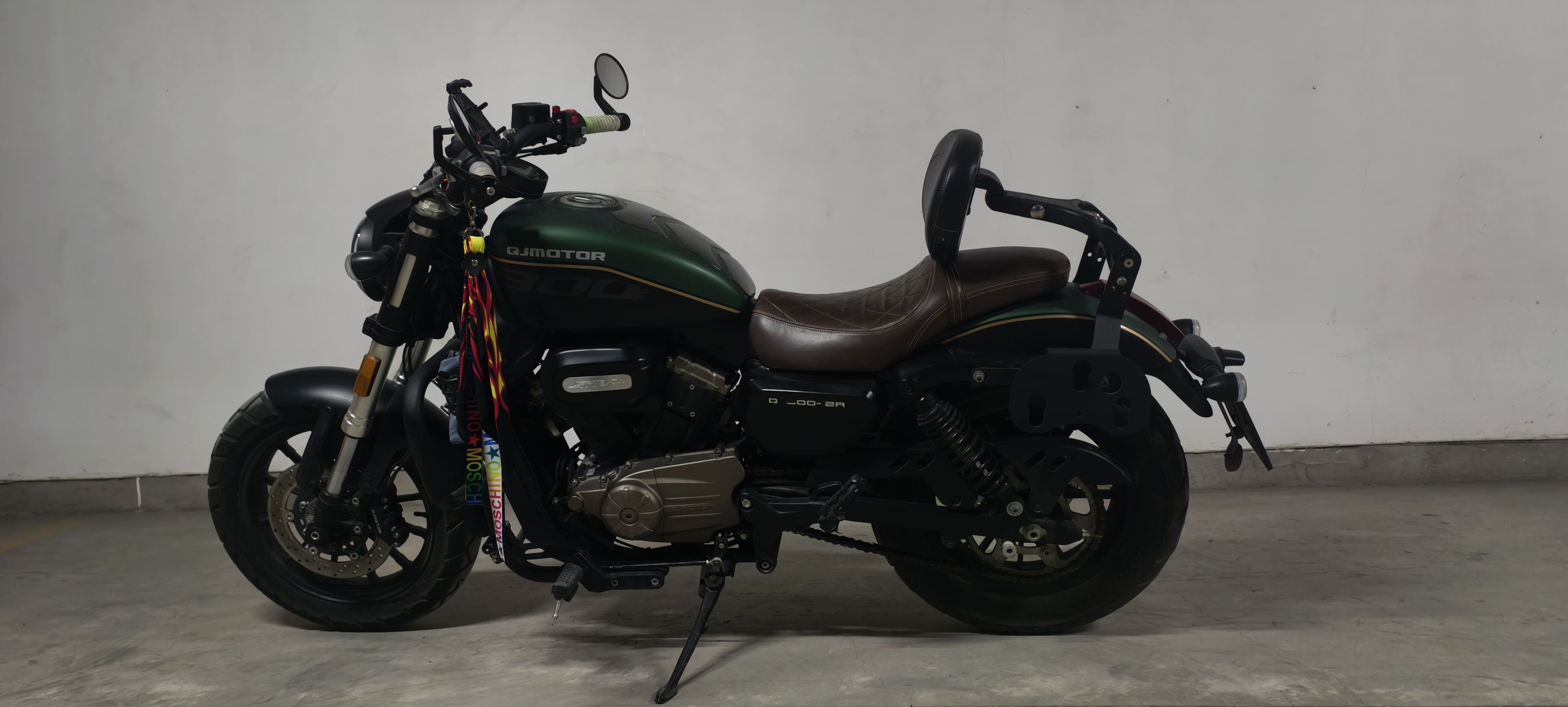 QJMOTOR 闪300S