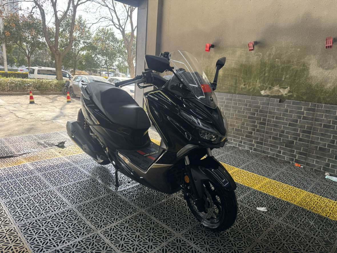 QJMOTOR 鸿250