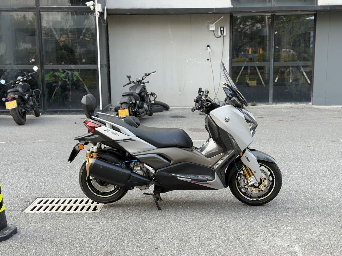 雅马哈 XMAX