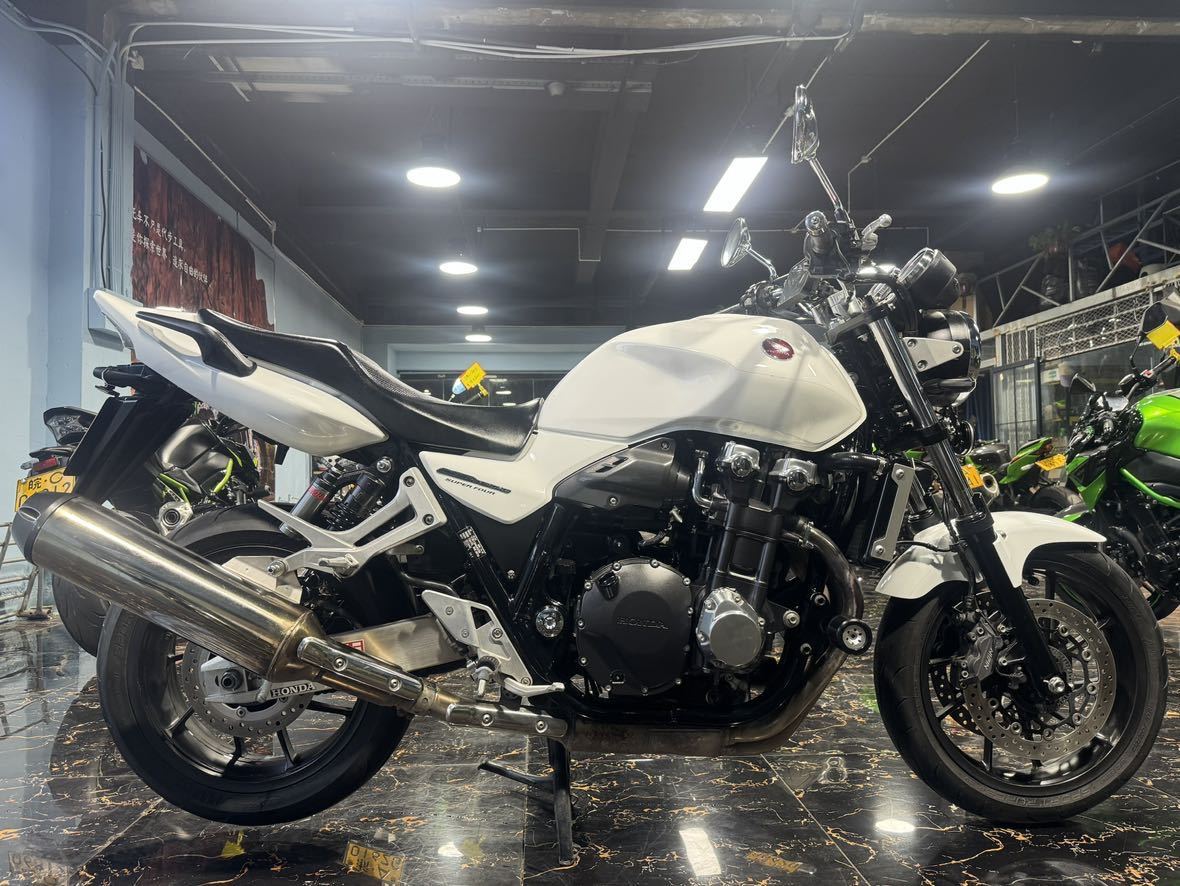 本田DREAMWING CB1300 Super Four