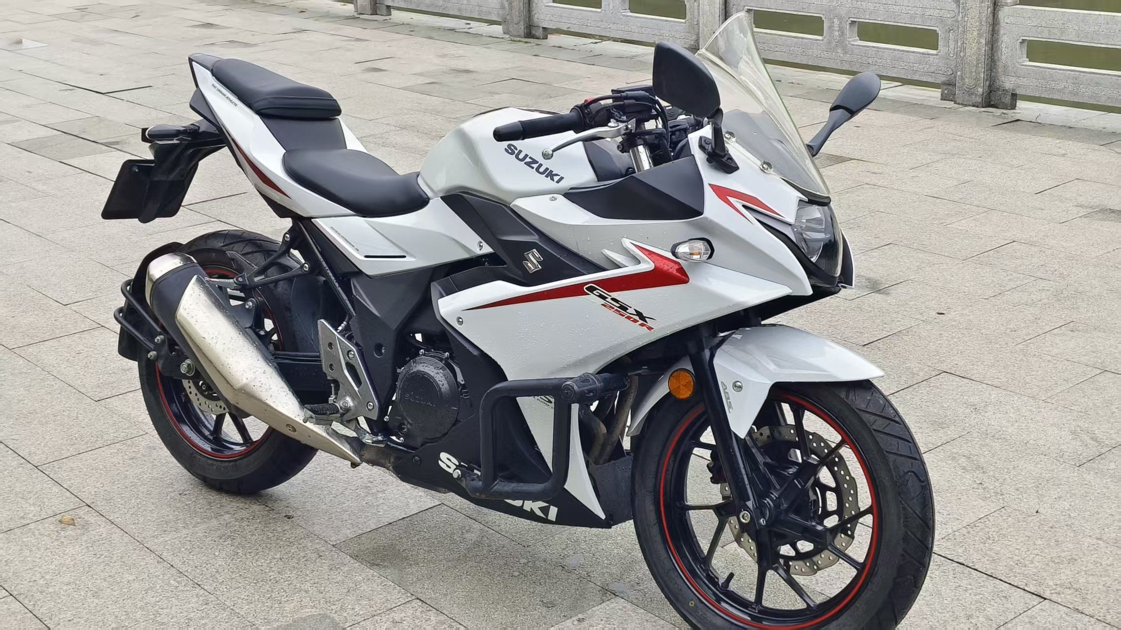 豪爵铃木 GSX250R