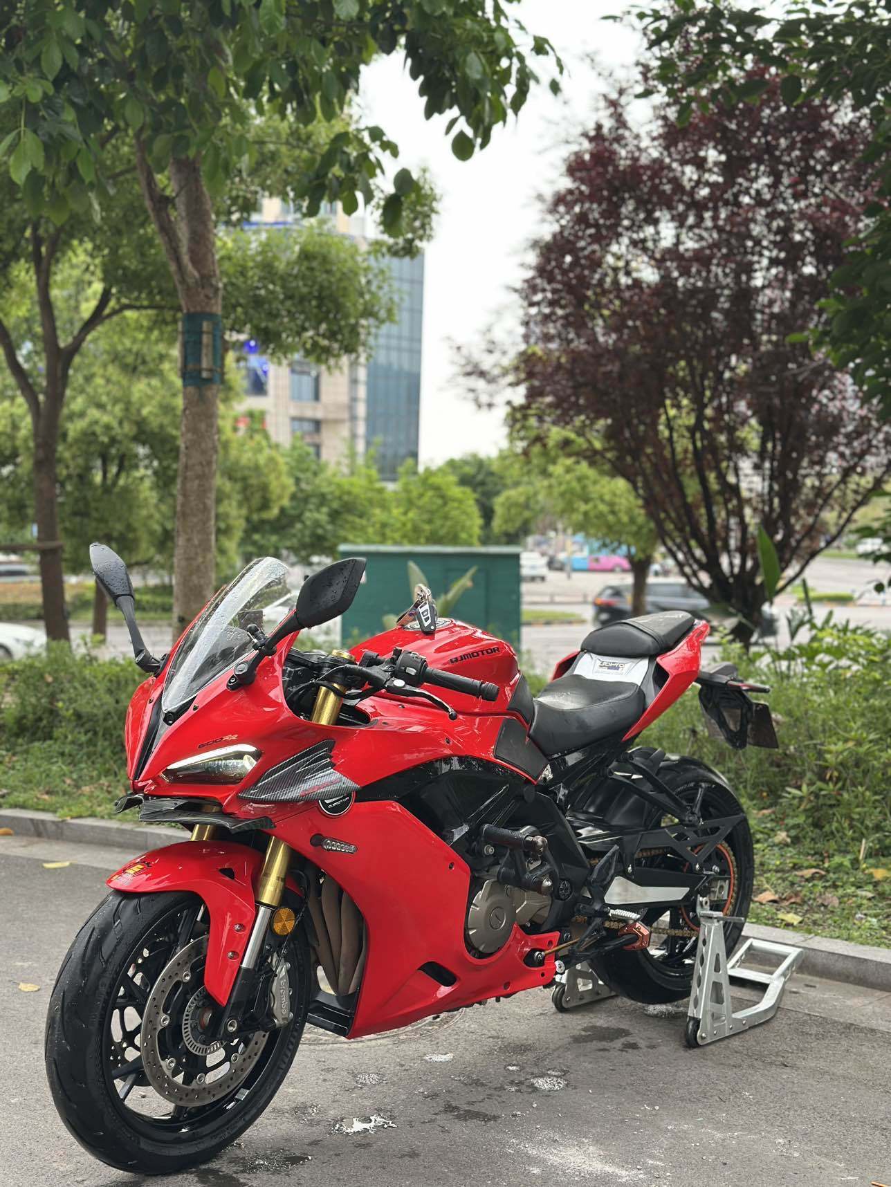 QJMOTOR 赛600