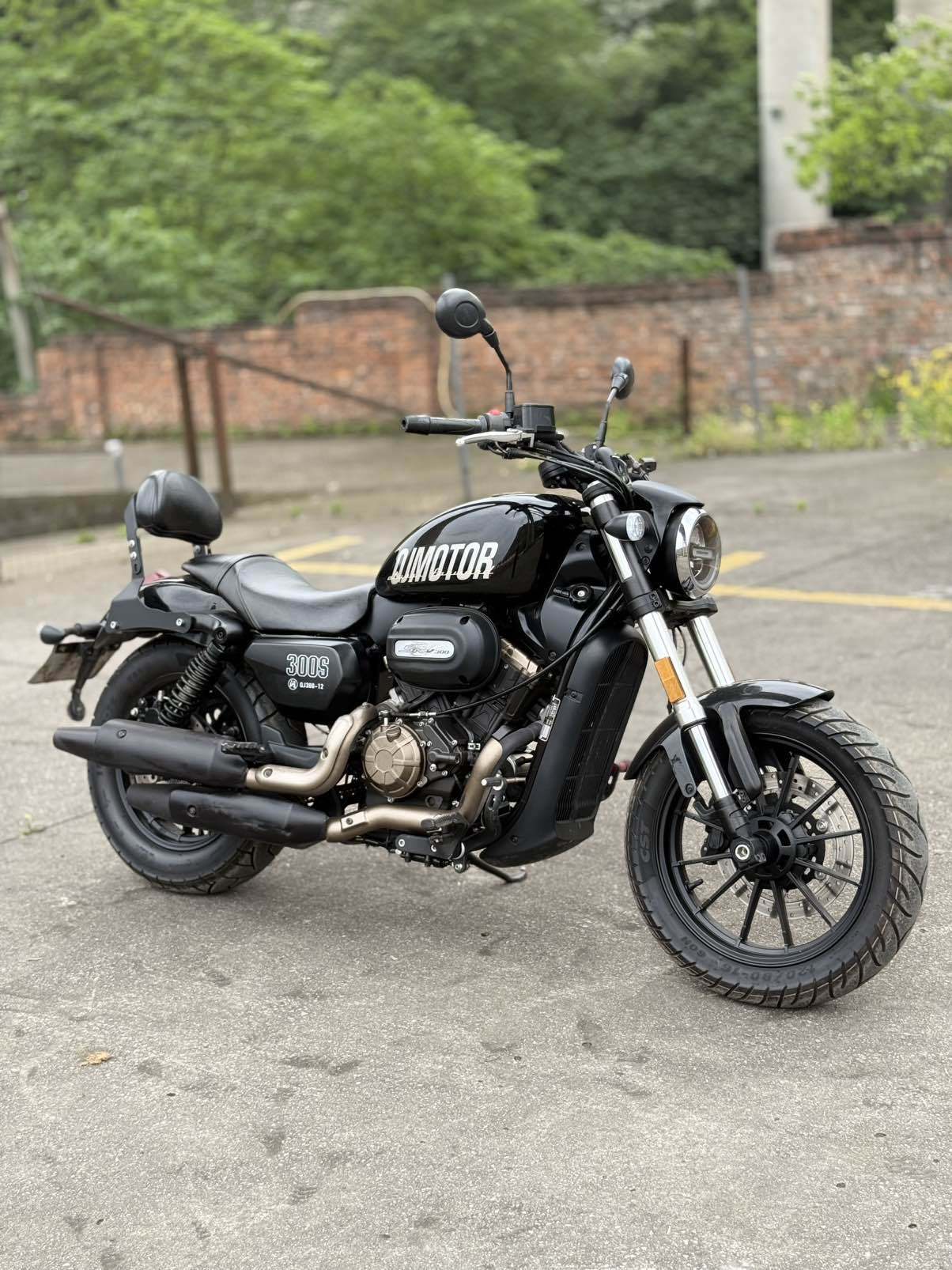 QJMOTOR 闪300S