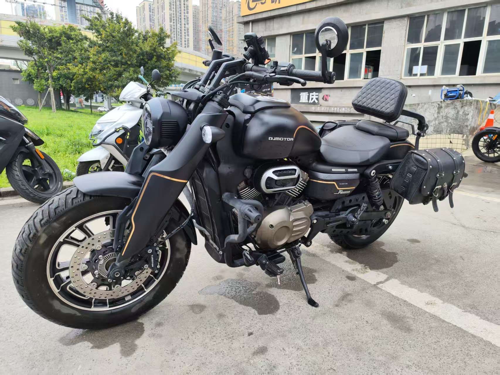 QJMOTOR 闪400