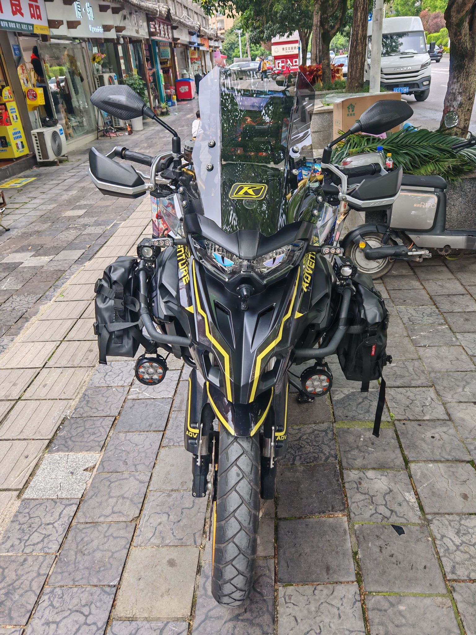 贝纳利 TRK552