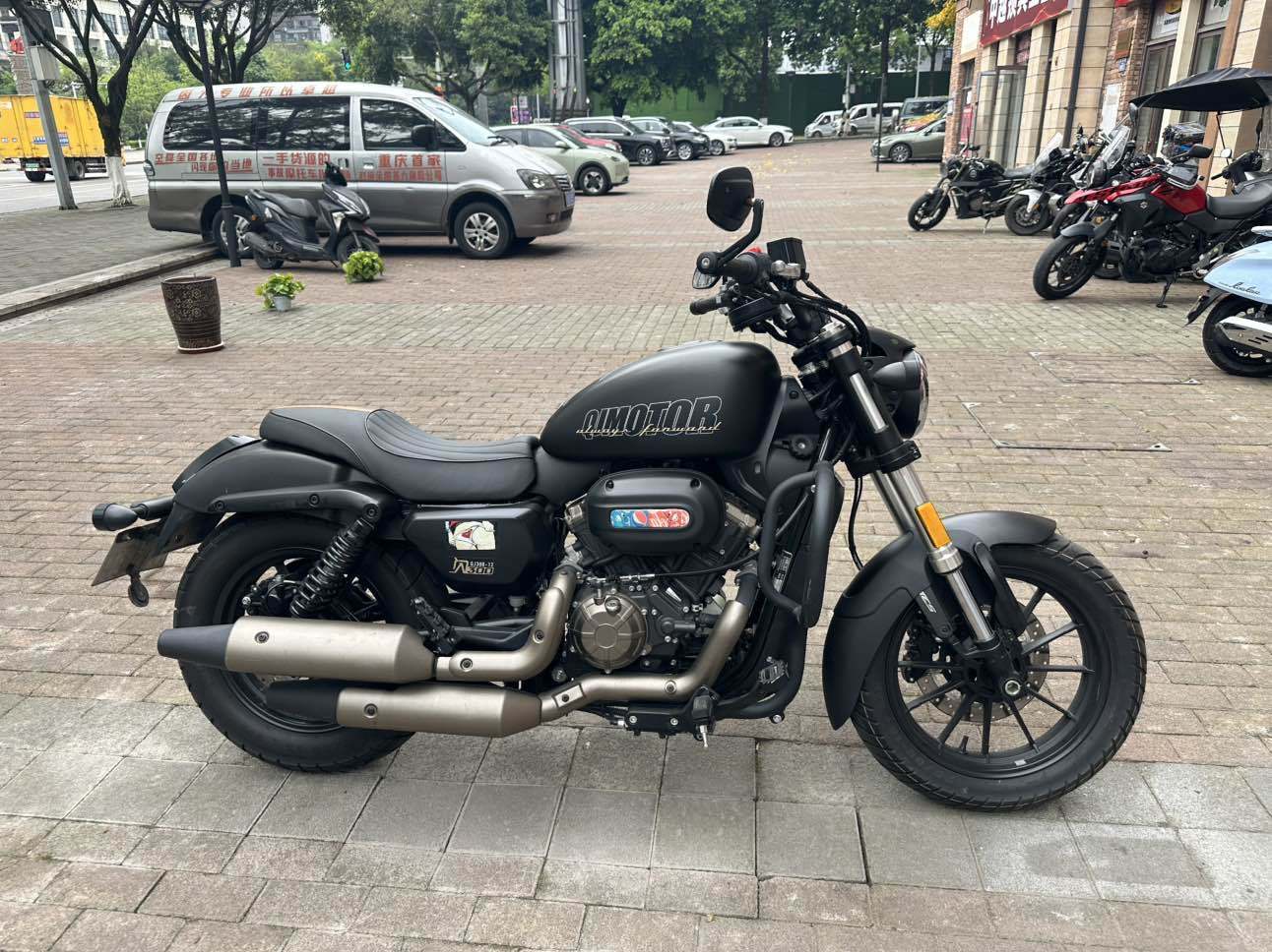 QJMOTOR 闪300S