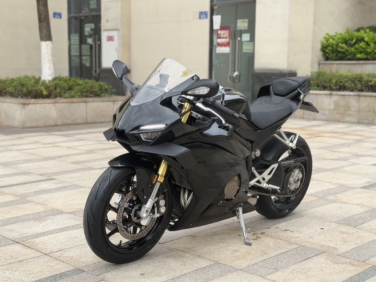 张雪机车 500RR