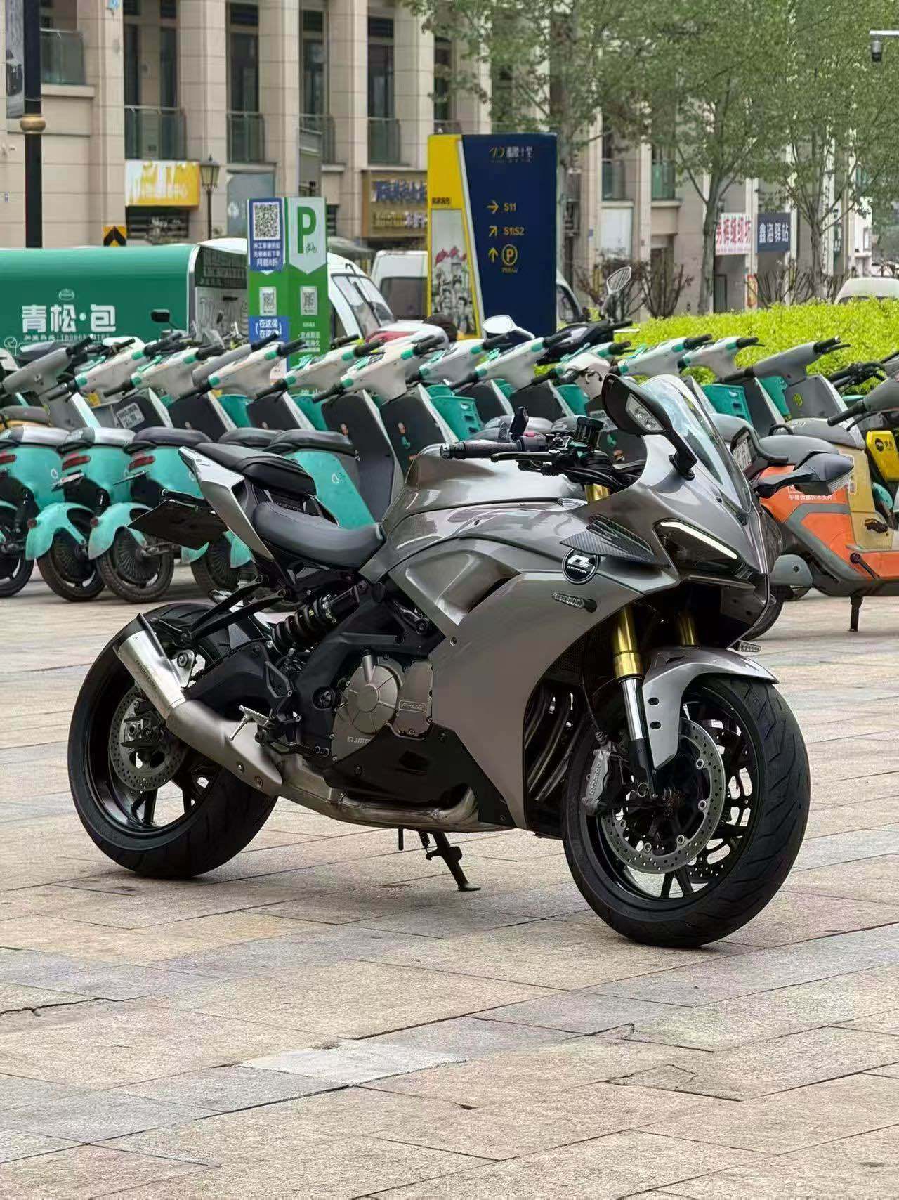 QJMOTOR 赛600
