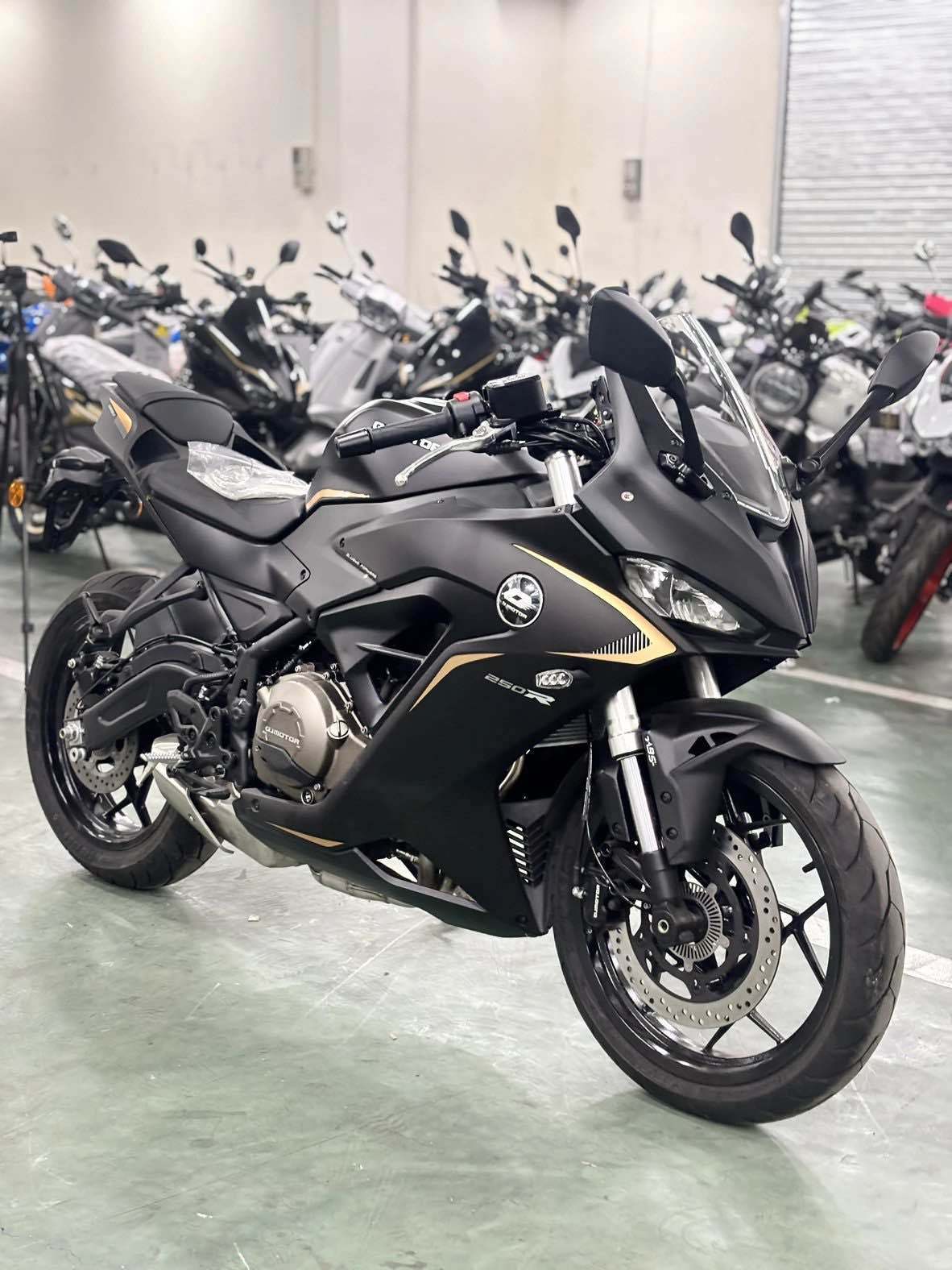 QJMOTOR 赛250