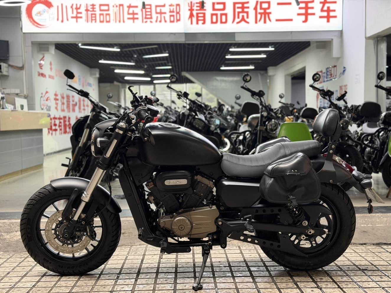 QJMOTOR 闪300S