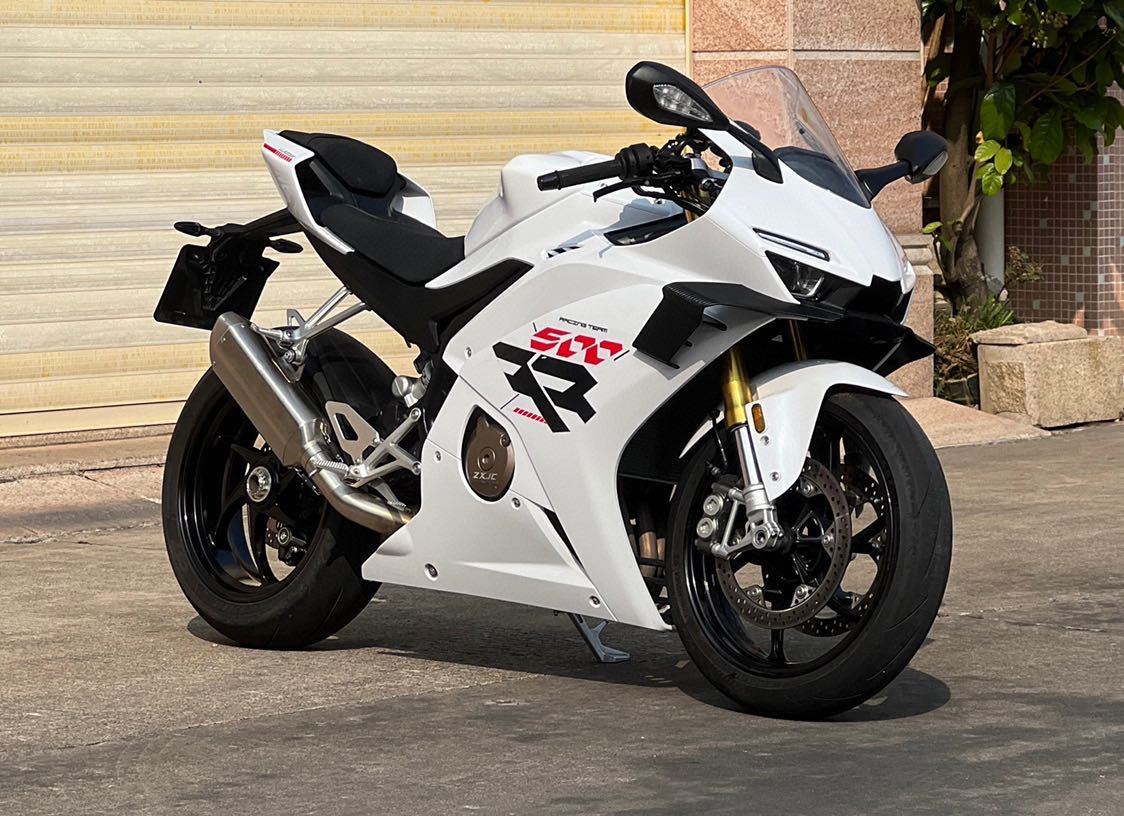 张雪机车 500RR