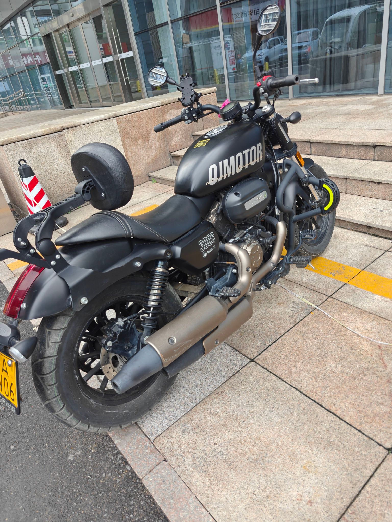 QJMOTOR 闪300S
