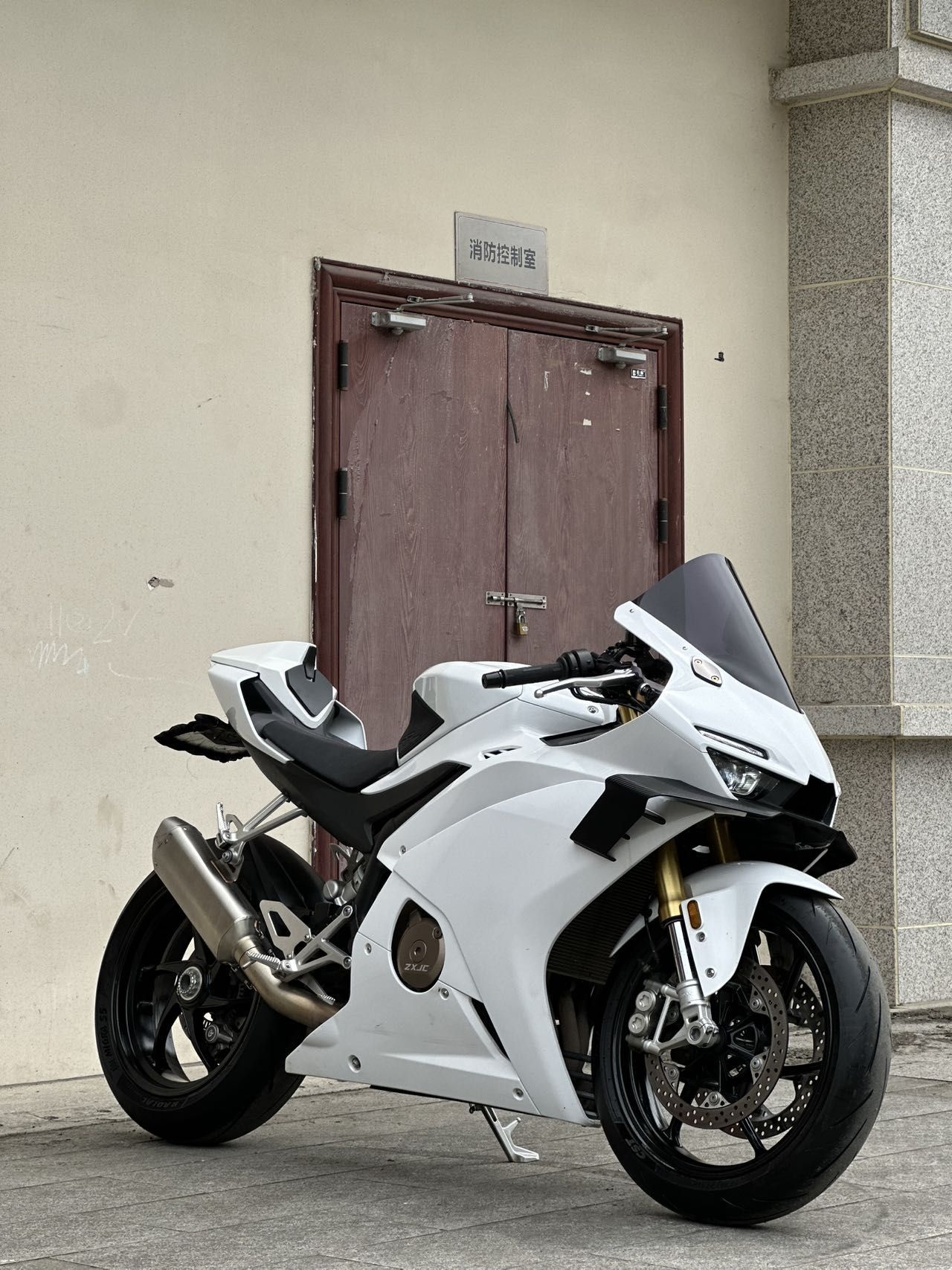 张雪机车 500RR