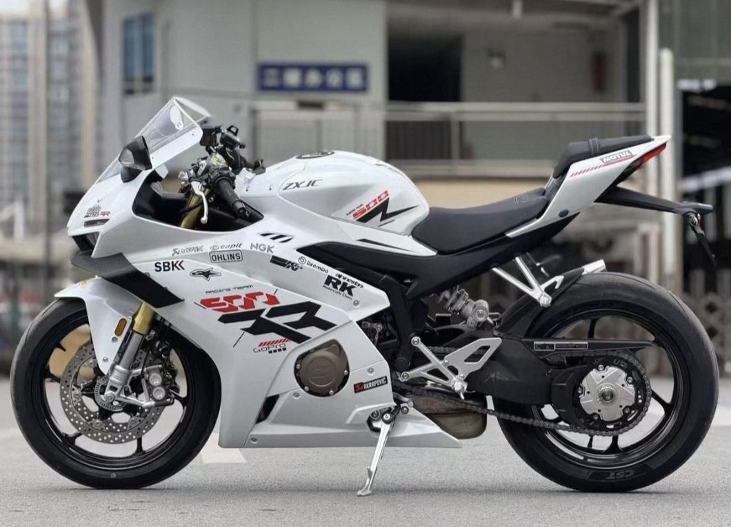 张雪机车 500RR