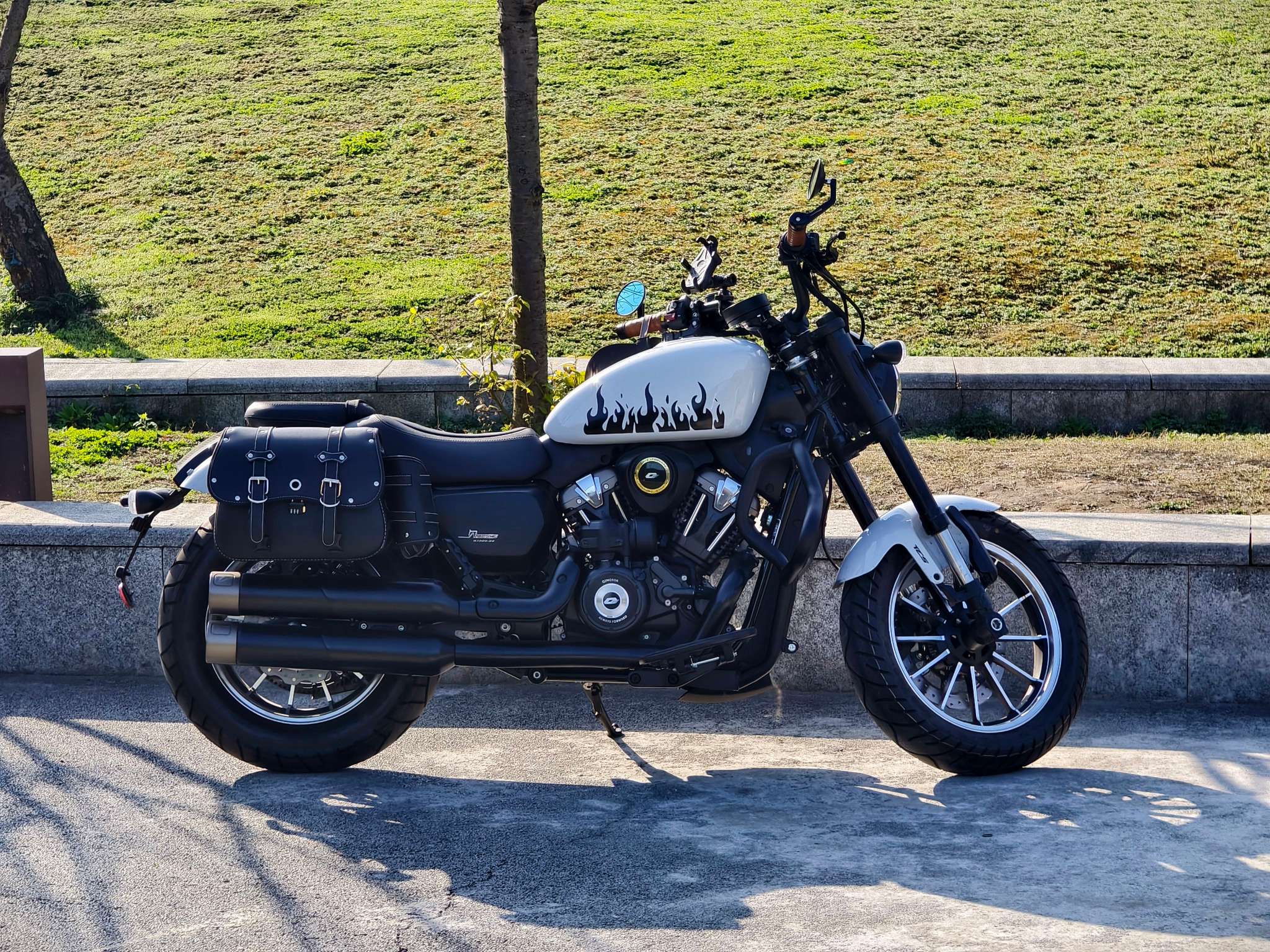 QJMOTOR 闪300S