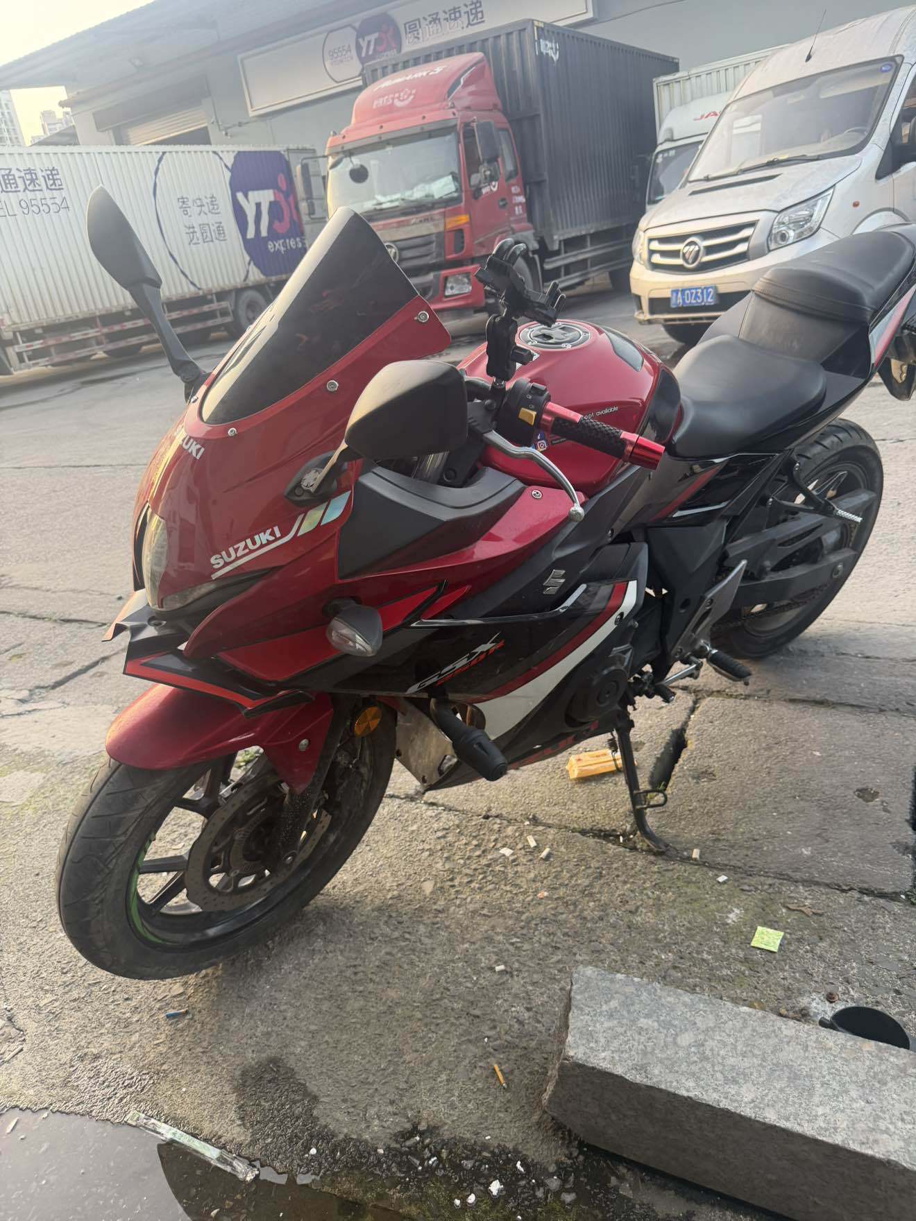 豪爵铃木 GSX250R