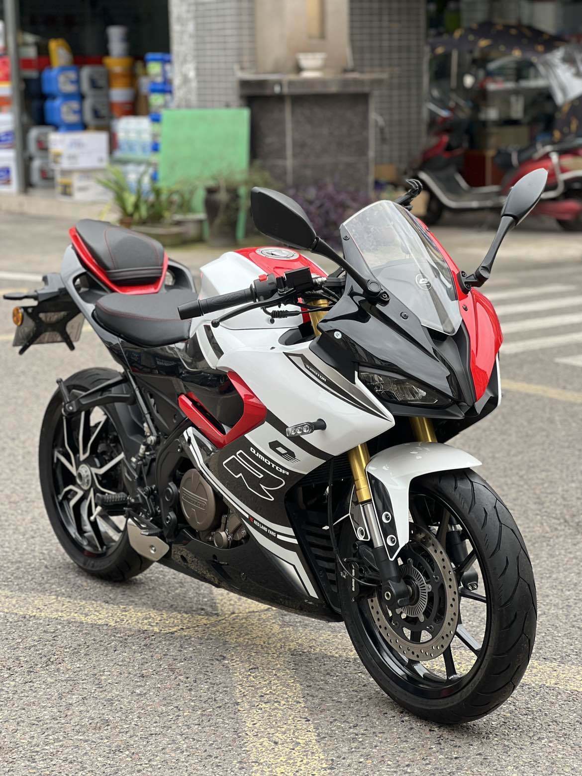 QJMOTOR 赛250