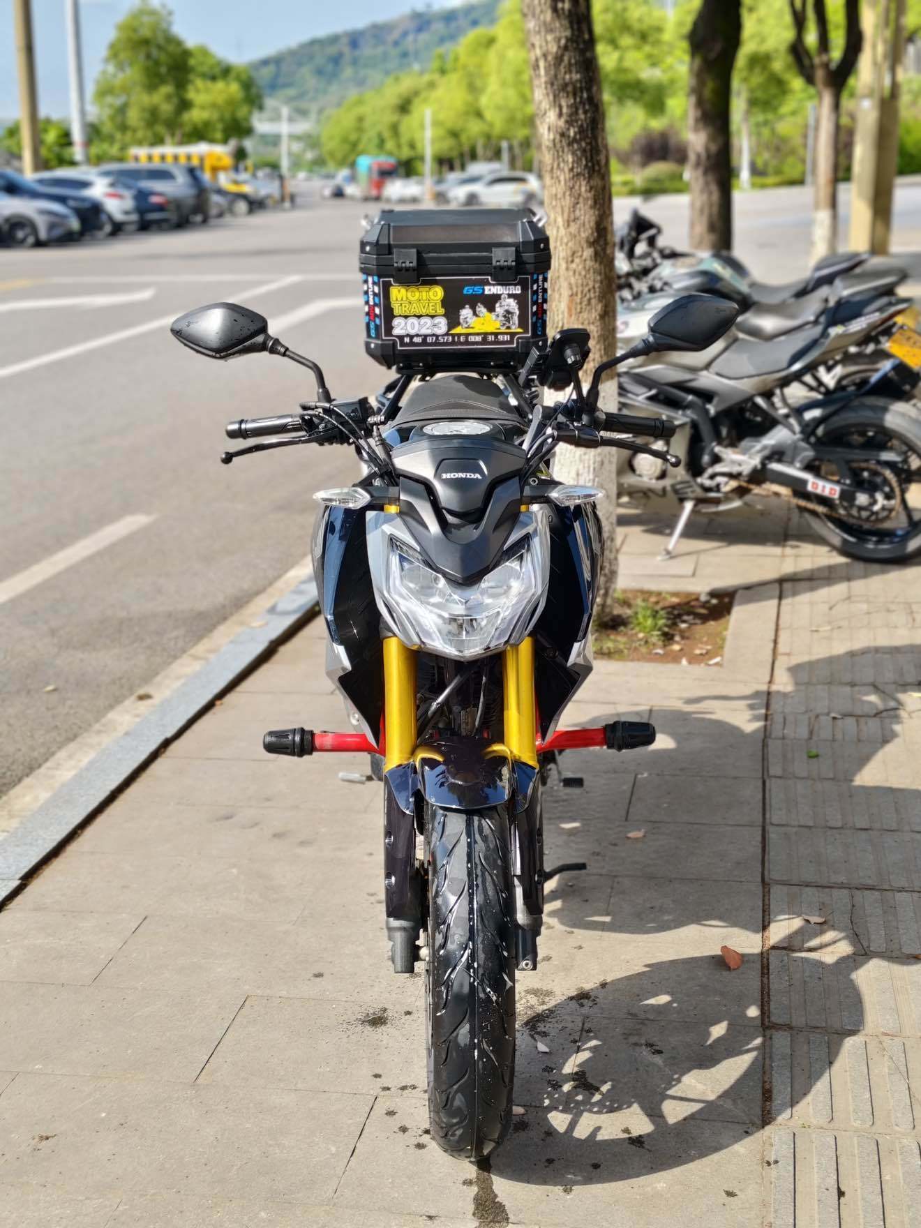 五羊本田 CB190R 暴锋眼