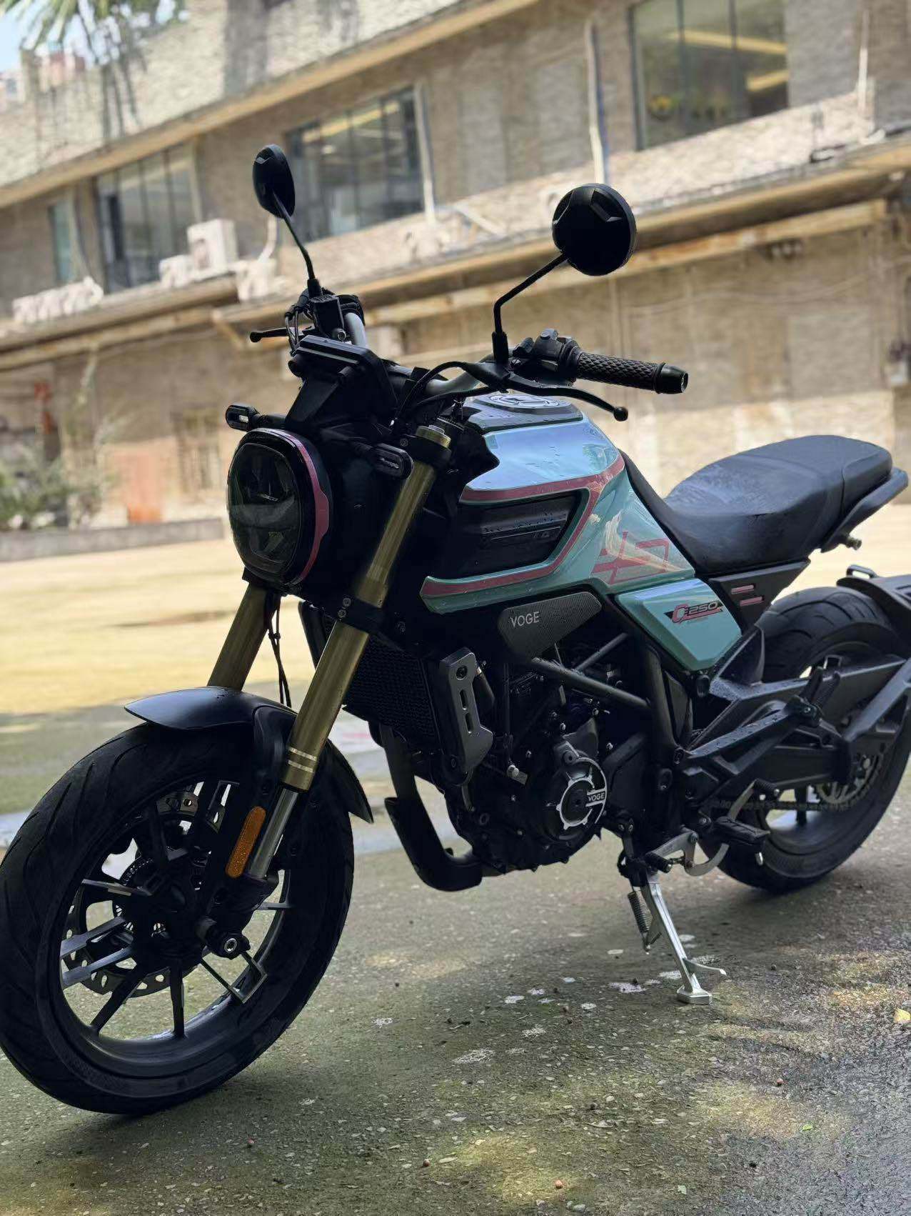 无极 Q250
