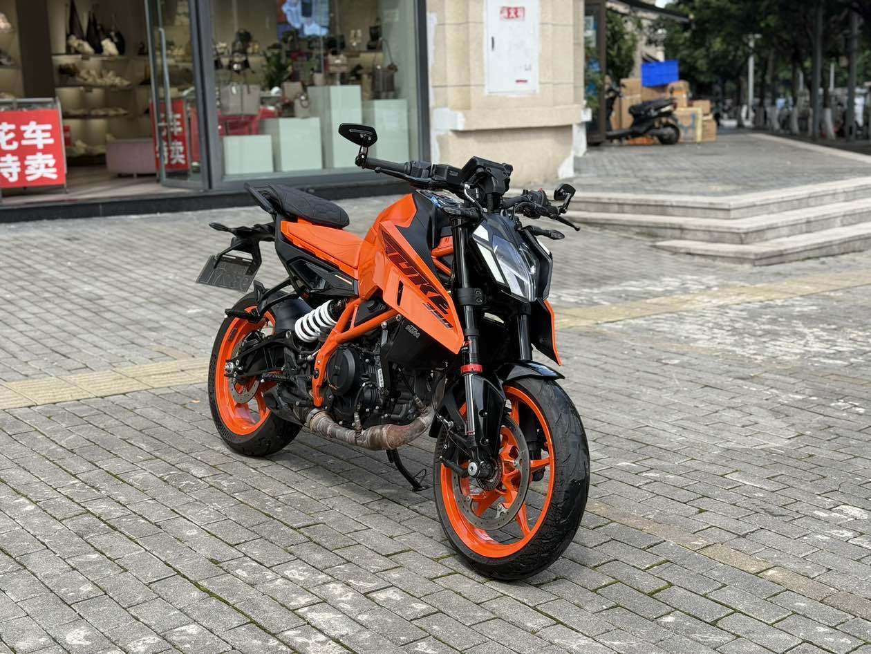 KTMR2R 390 Duke