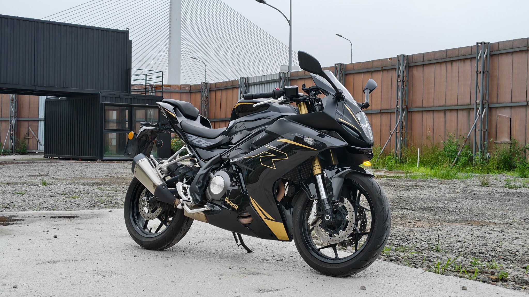 贝纳利 龙卷风 Tornado 302R