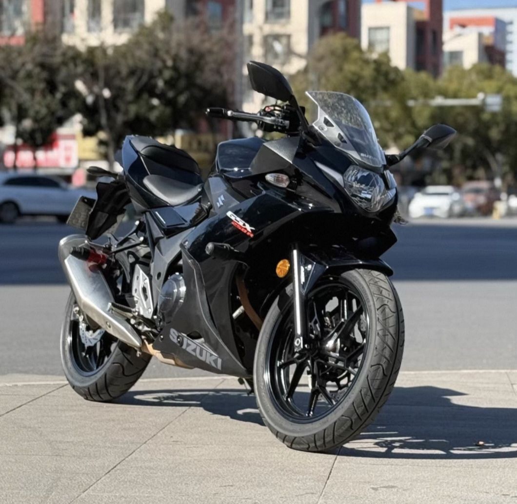 豪爵铃木 GSX250R