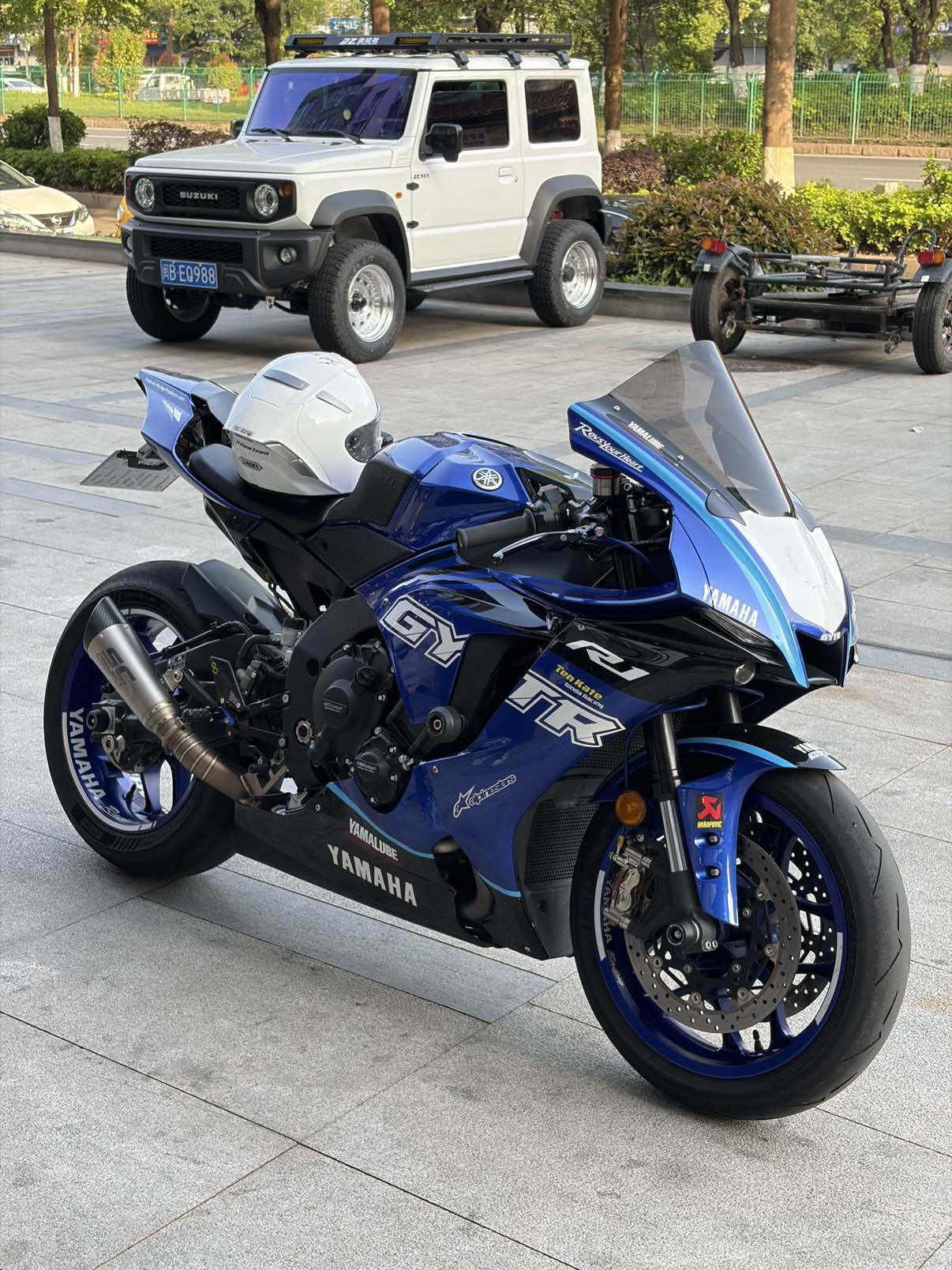 雅马哈 YZF-R1