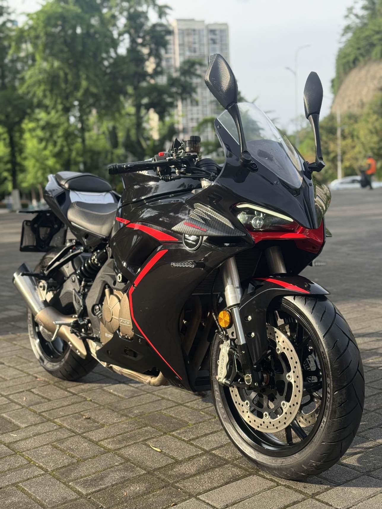 QJMOTOR 赛600