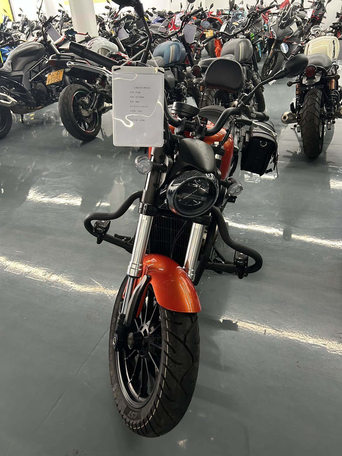 QJMOTOR 闪300S