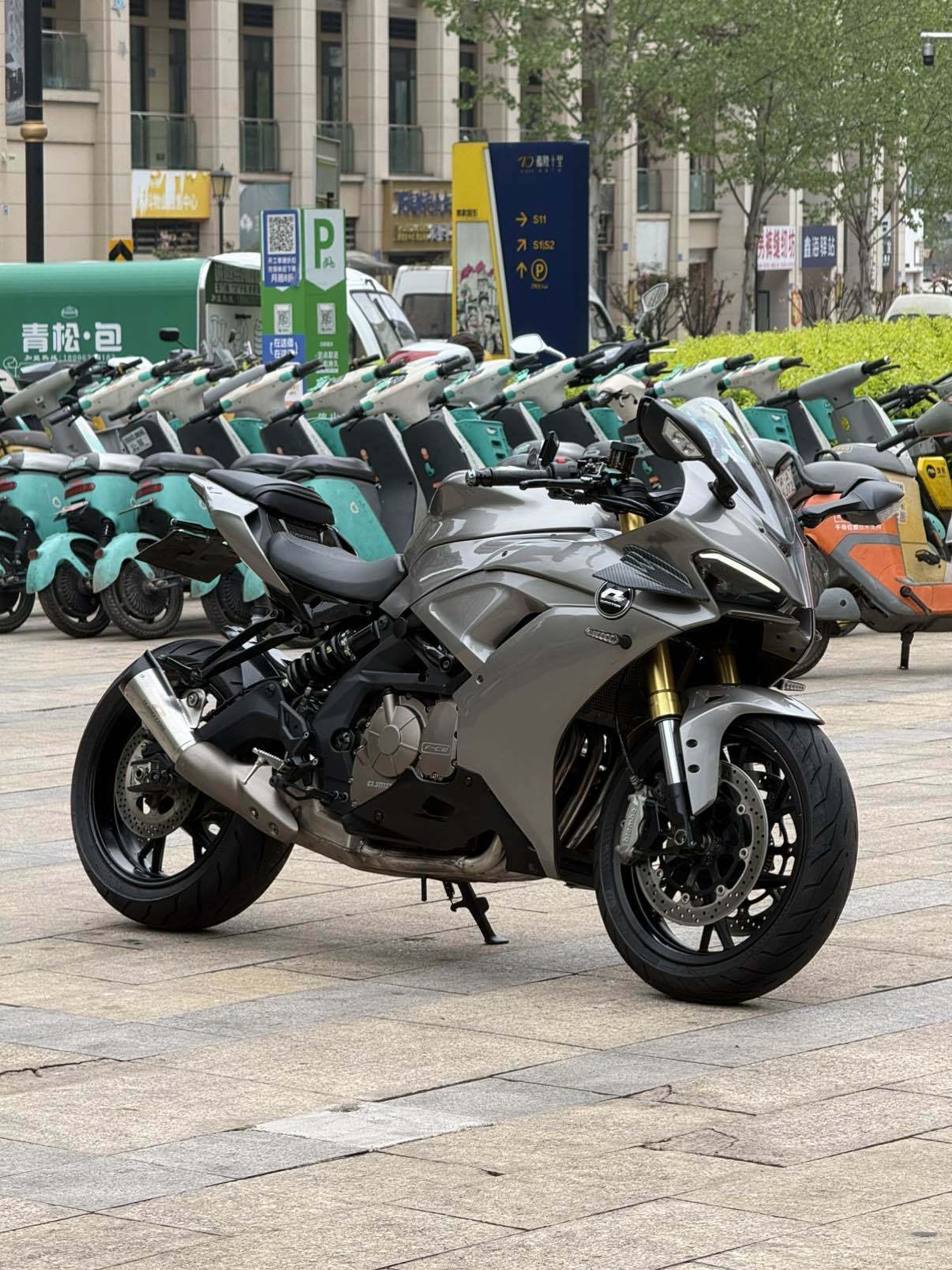QJMOTOR 赛600