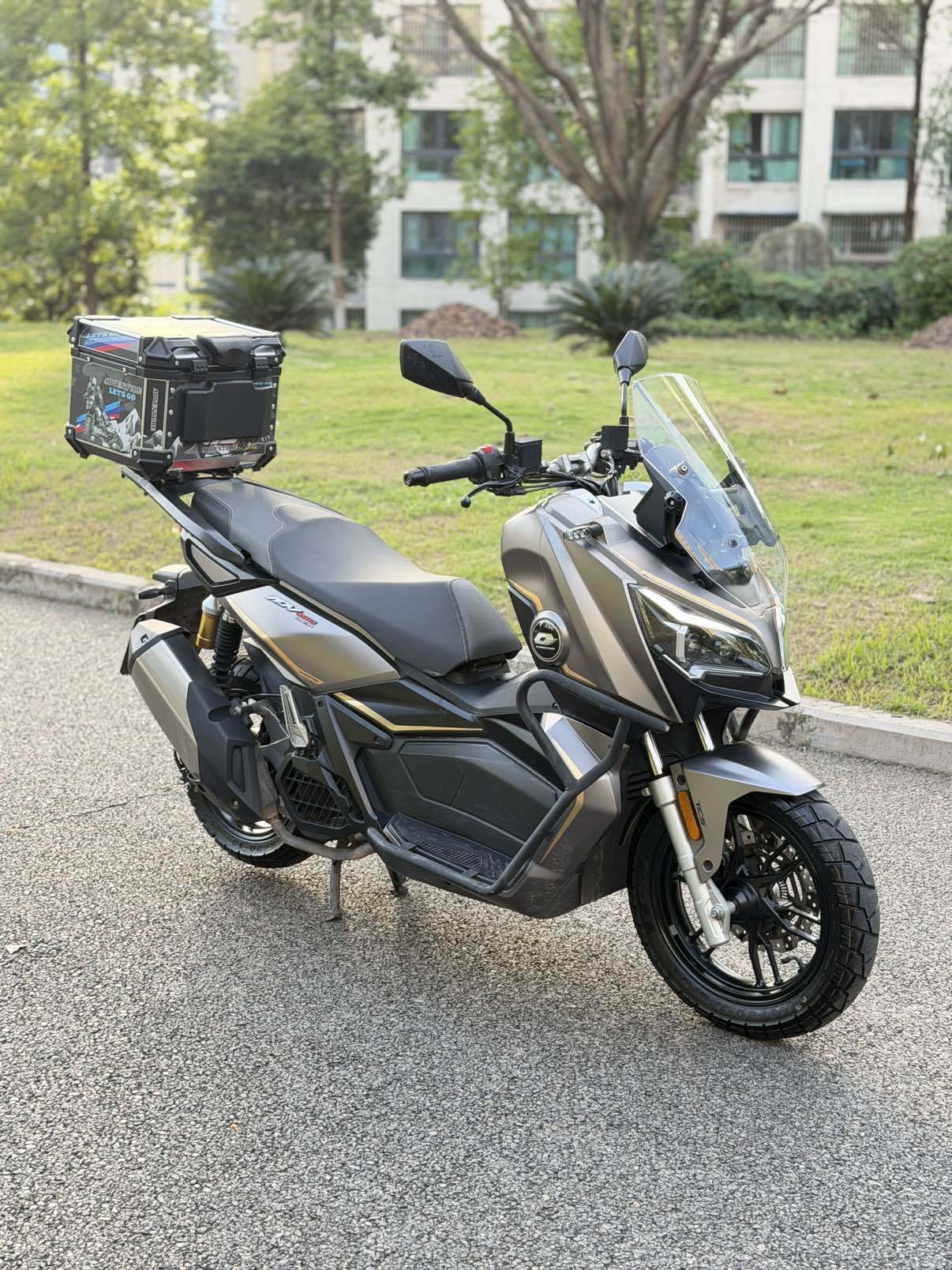 QJMOTOR 鸿150 ADV