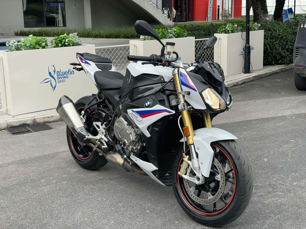 宝马 S 1000 R