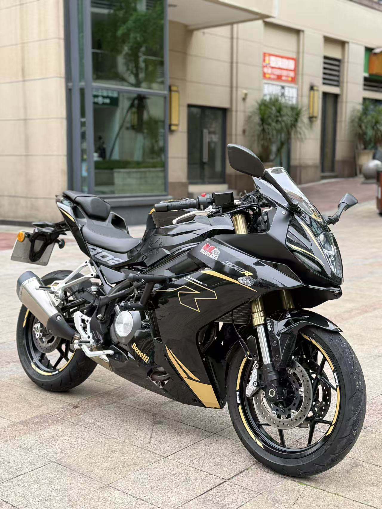 贝纳利 龙卷风 Tornado 302R