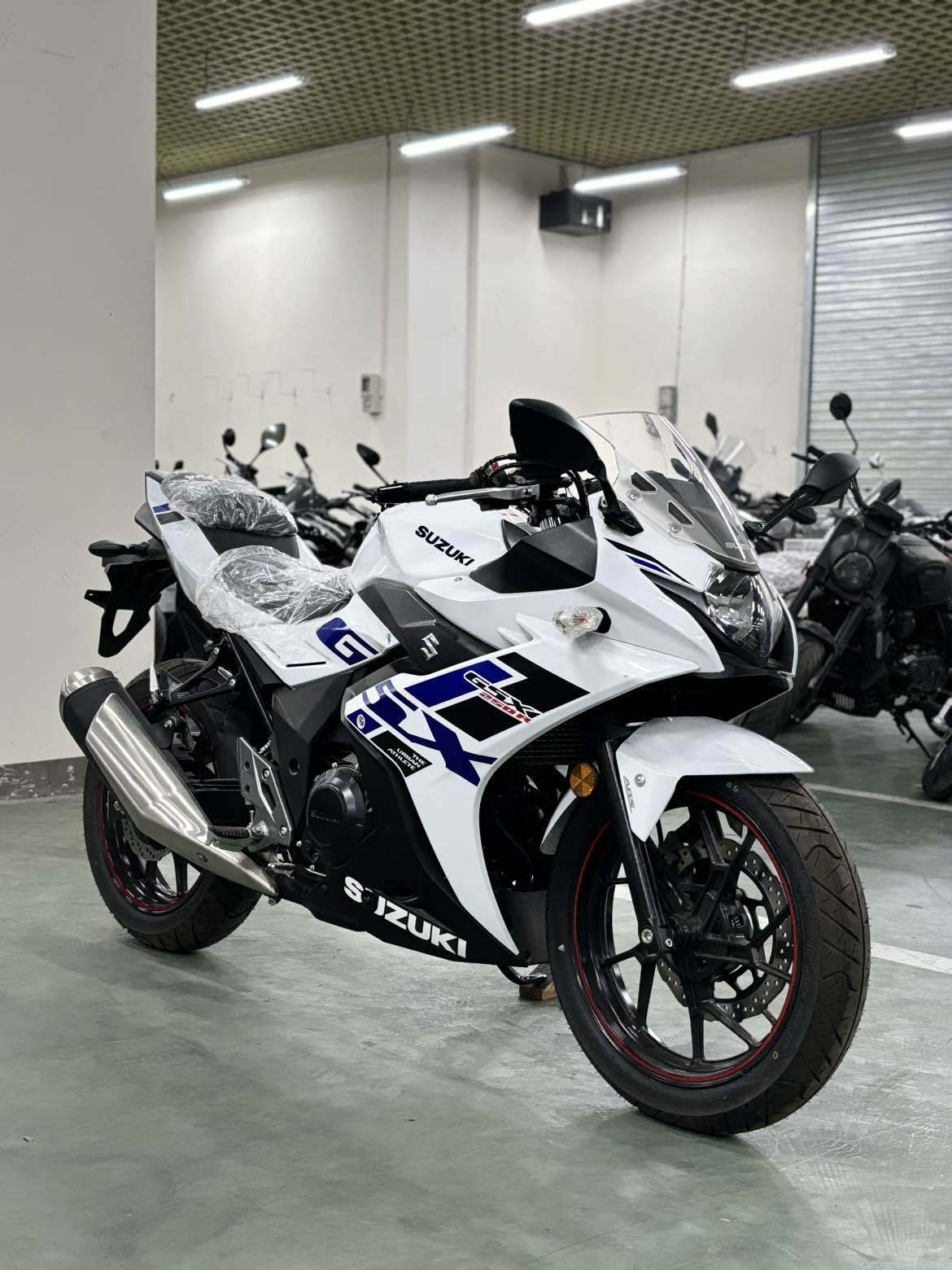 豪爵铃木 GSX250R
