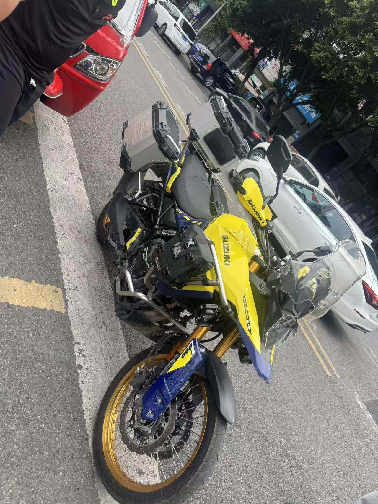 铃木 V-Strom 800