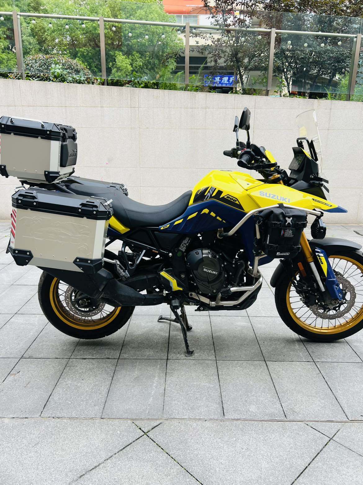 铃木 V-Strom 800